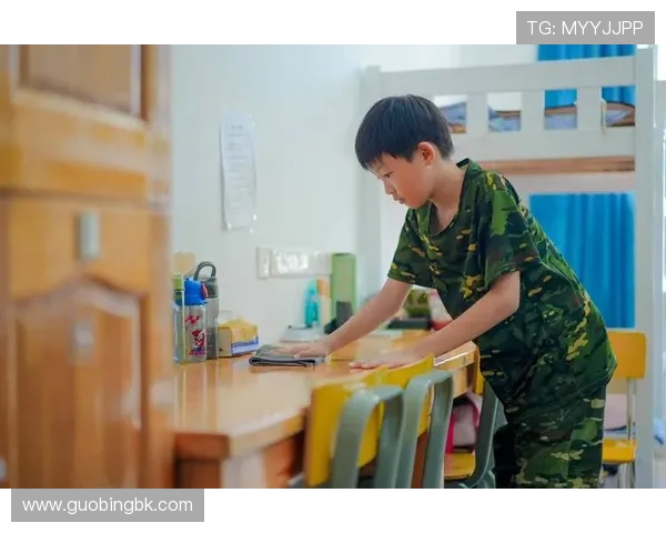 探索足球运动员的成长之路：从青少年训练到职业赛场的奋斗与荣耀